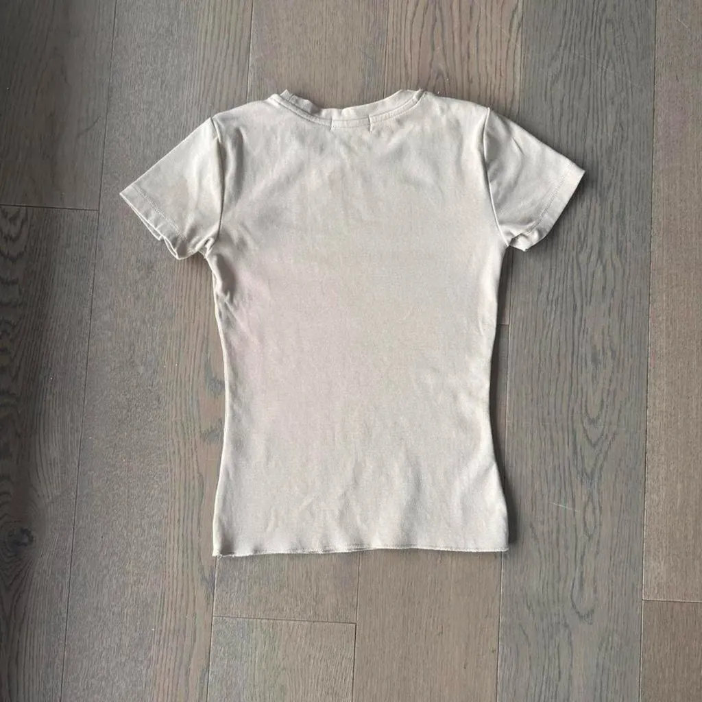 NWOT WEWOREWHAT BEIGE FITTED CREW NECK - Image 5