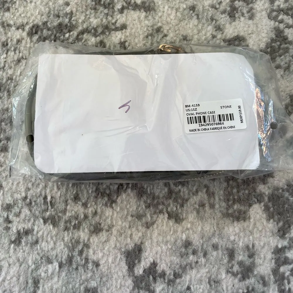 Badgley Mischka Diamond Quilted Oval Crossbody Phone Case in stone NWT MSRP $59 - Image 4