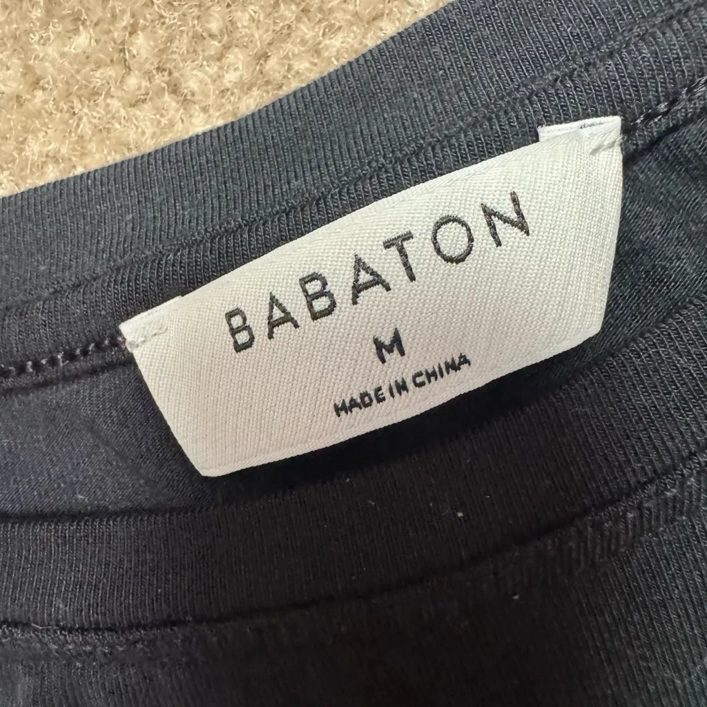 Babaton Classic black tee short sleeve very dark - Image 2