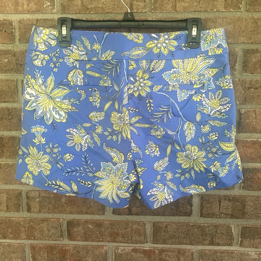 LOFT Blue Floral Women's Shorts - Image 2