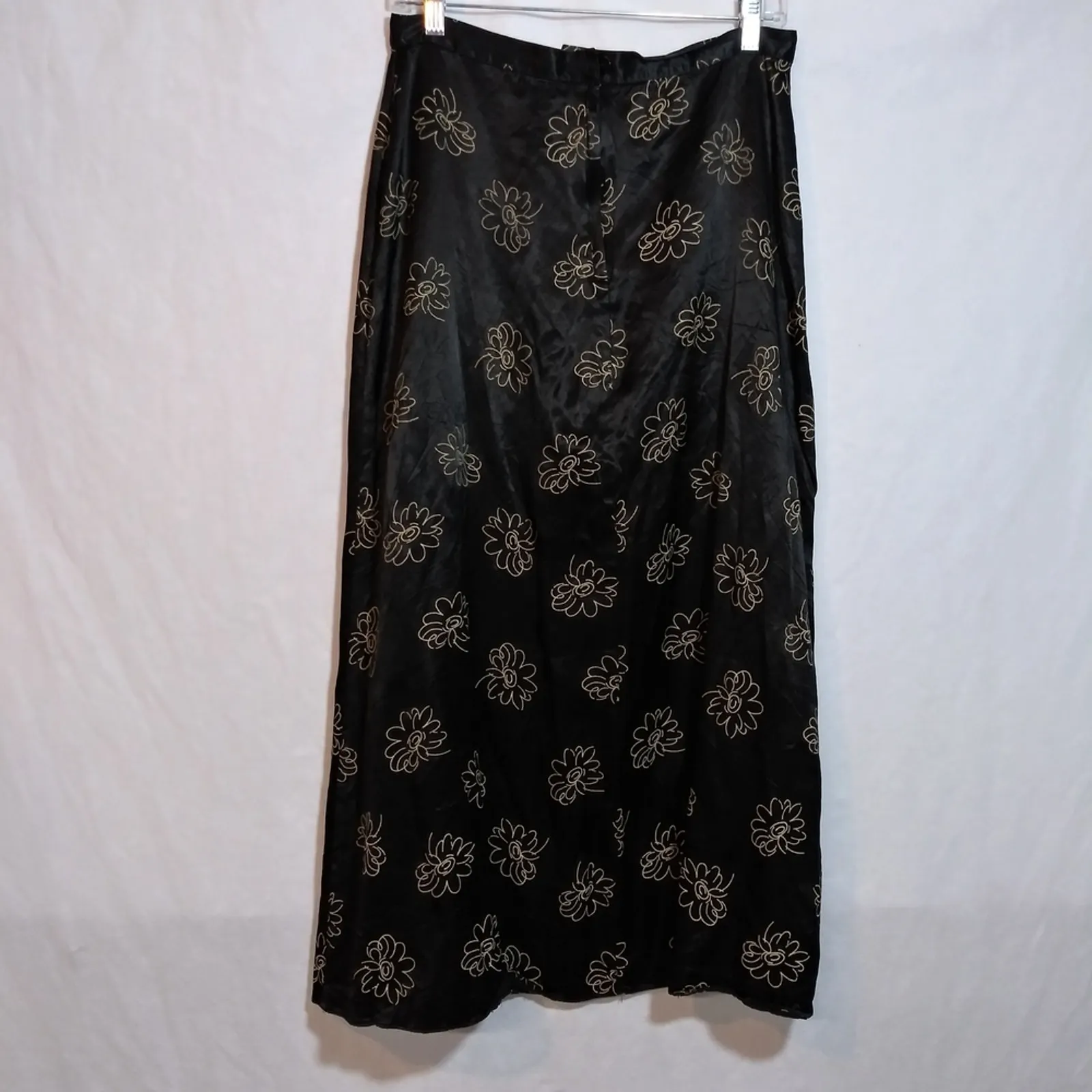 Exact Change Vintage Satin Black Floral Skirt Midi Size 13 - Image 2