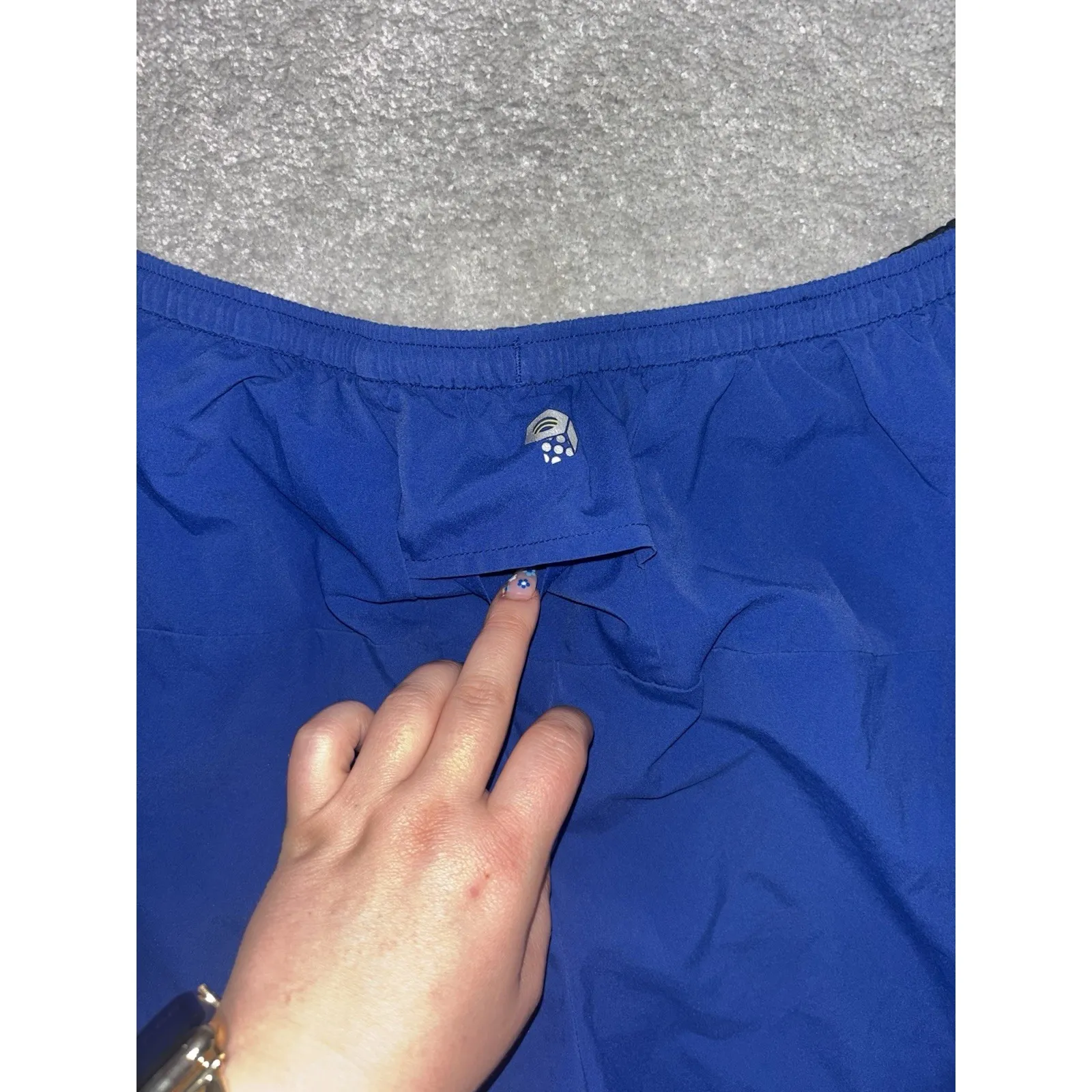 womens mountain hardwear shorts blue lined Small Athletic - Image 5