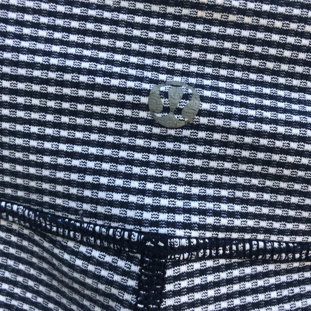 LULULEMON COAST TO CLASS BLUE GINGHAM CROPPED LEGGINGS - Image 6