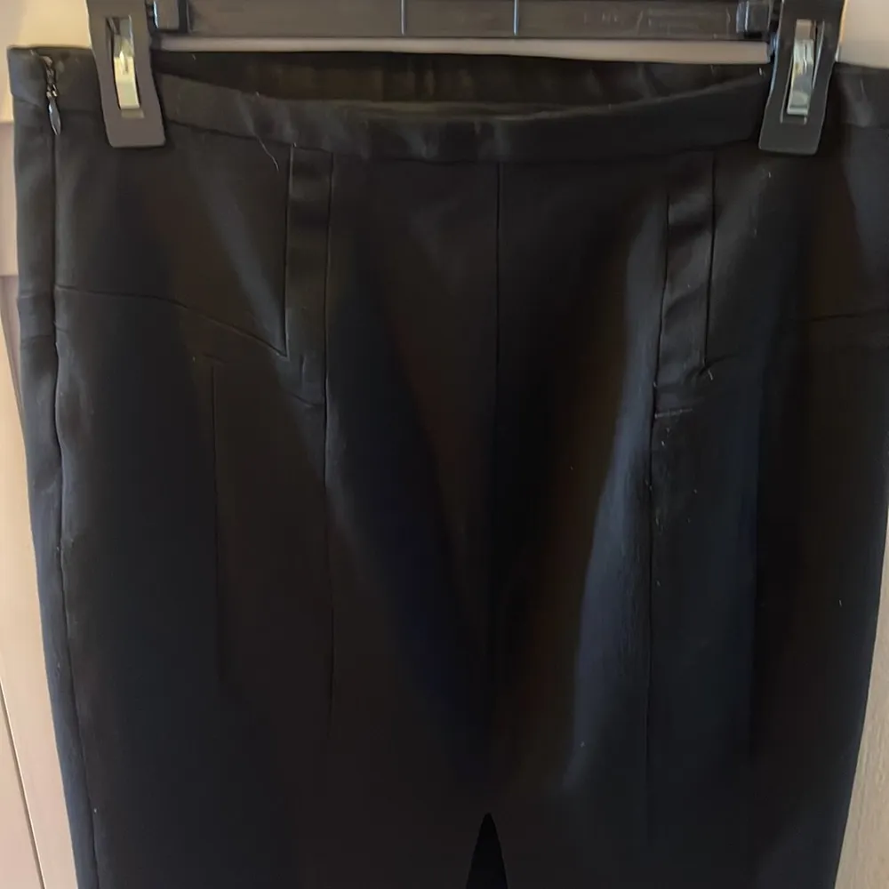 EUC Express Design Studio elegant Size 6 Black Mini Pencil skirt - Image 3