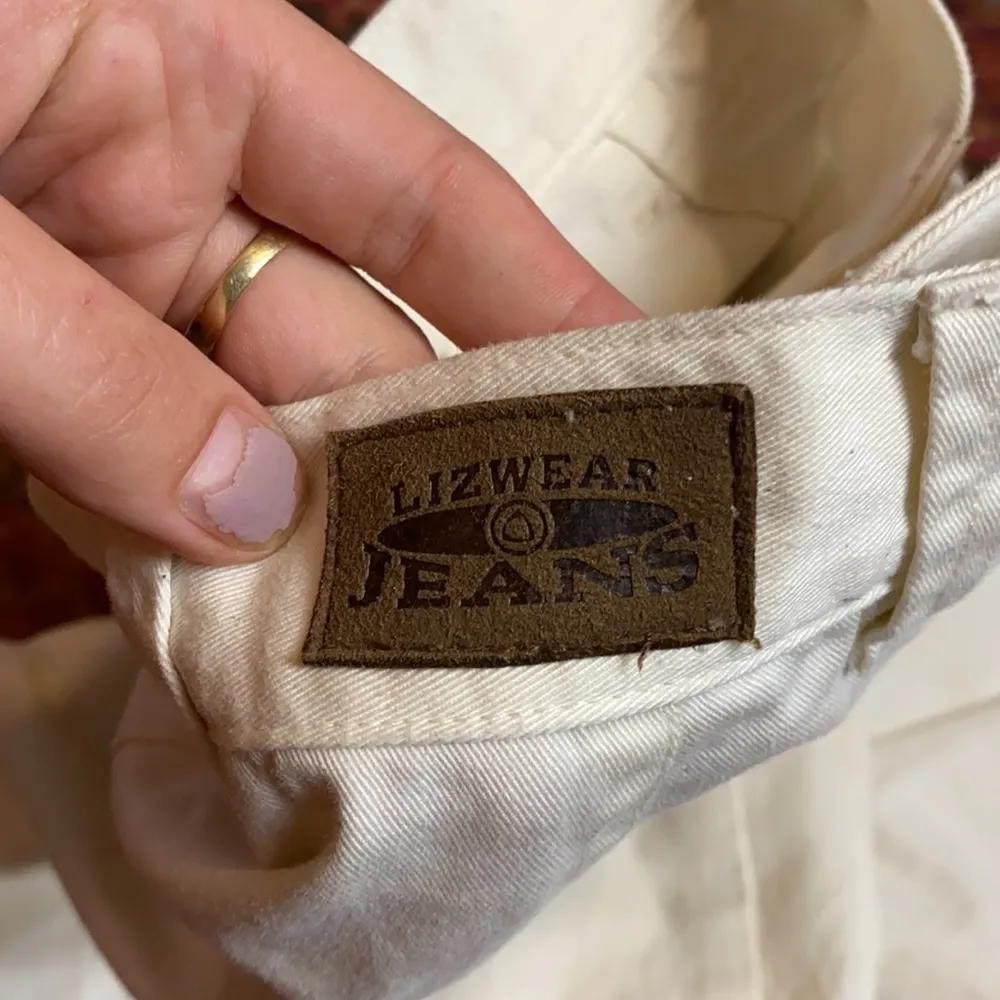 VINTAGE LIZ WEAR LIZ CLAIBORNE CREAM CARGO PANTS - Image 2