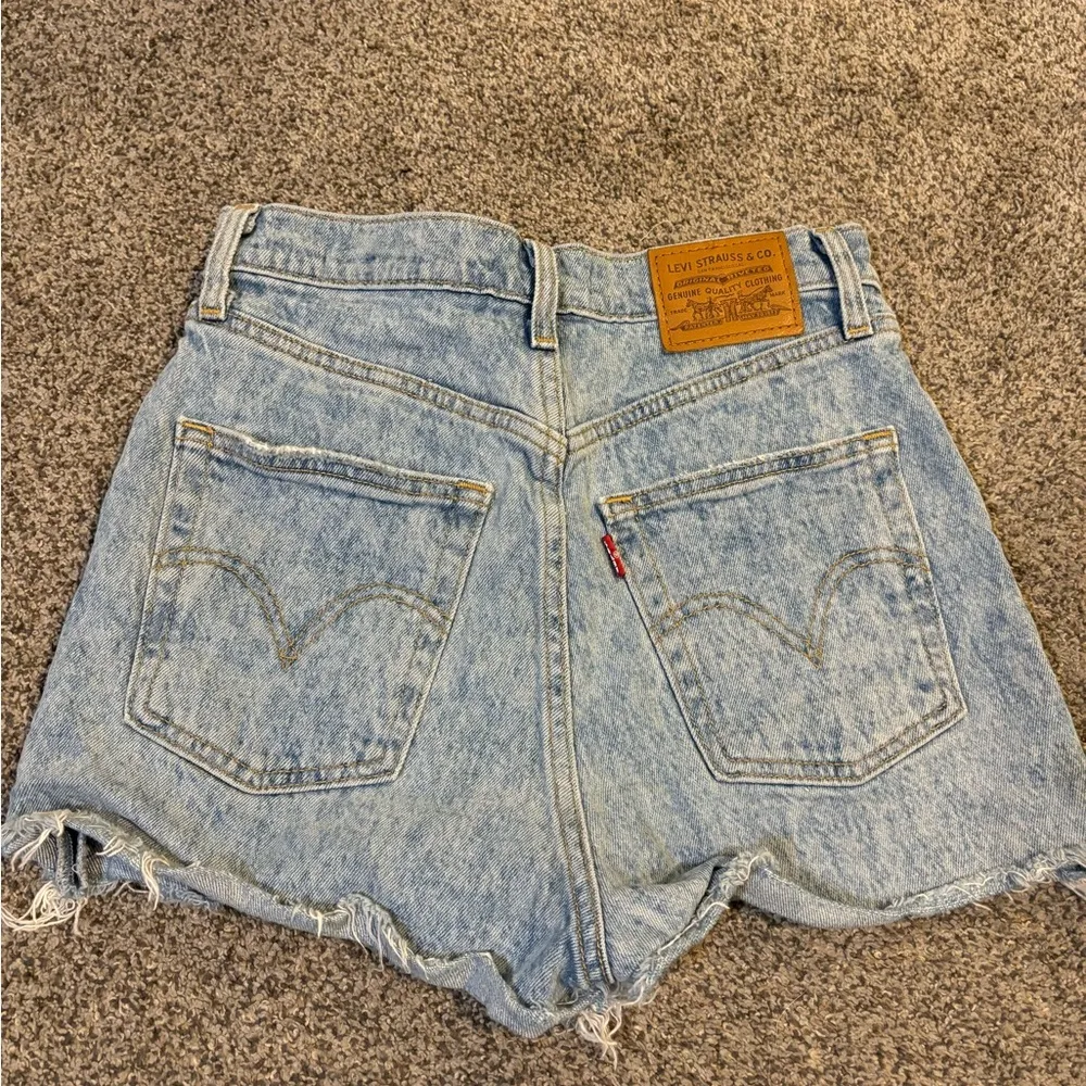 Levi’s Ribcage Shorts - Image 3