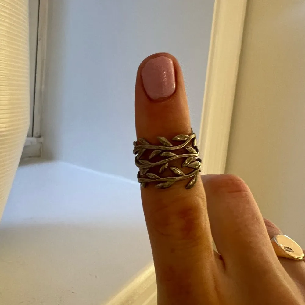 silver vine leaf ring - Image 2