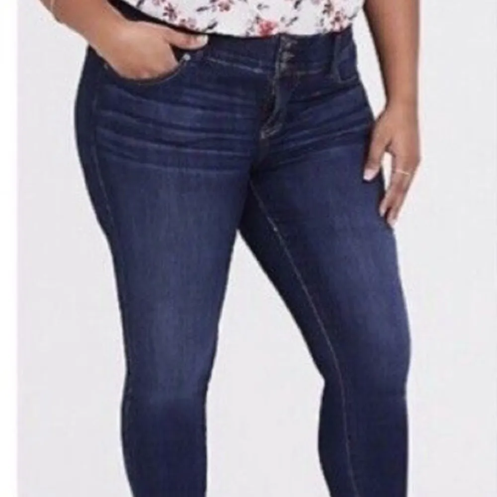 Torrid flowered blouse, size 2, no rips, stains, or tears. Good condition. - Image 2