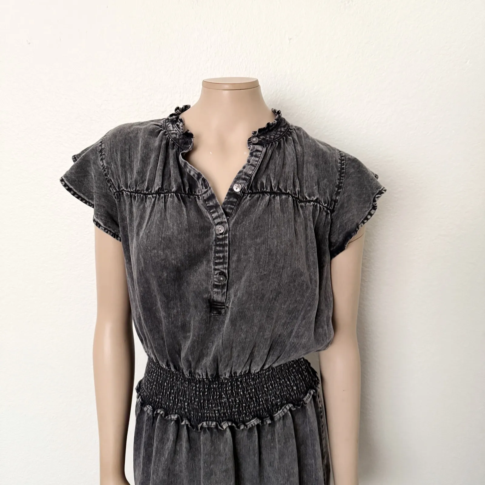 [Rails] Black Acid Wash Denim Amina Ruffle Smocked Mini Dress V-Neck Sz Small S - Image 4