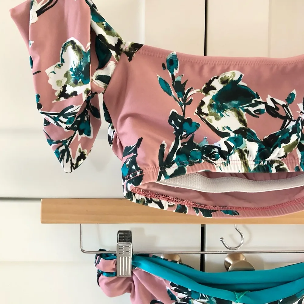 Splendid Watercolor Floral Off-Shoulder Bandeau Top Bikini Swim Set, Pink sz. XS - Image 7