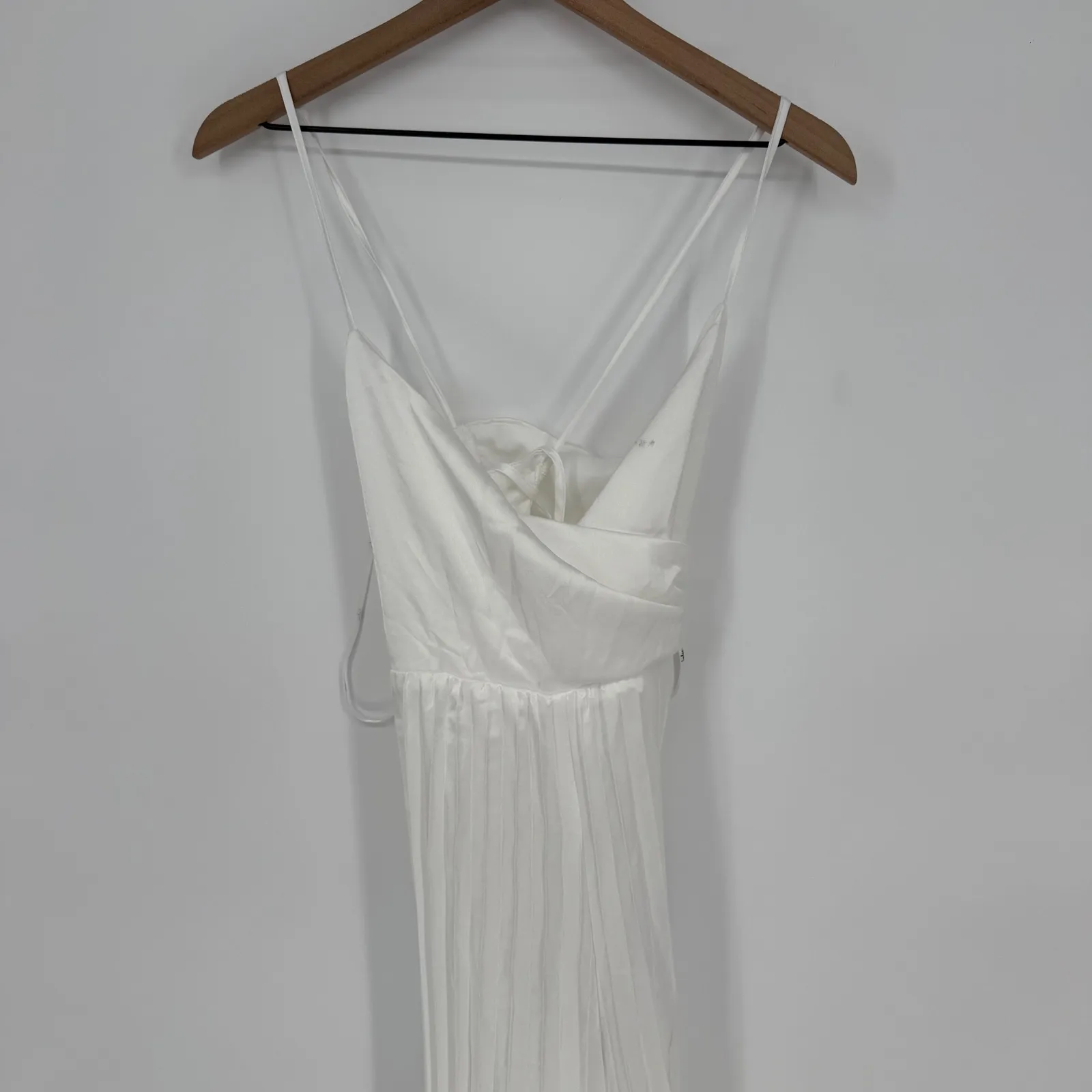 Lulus‎ Memorably Sophisticated White Satin Pleated Backless Jumpsuit Size XS - Image 5