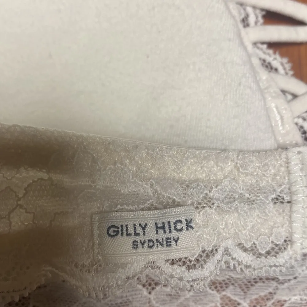 Lightly padded lace cream bralette by Gilly Hicks size small - Image 3