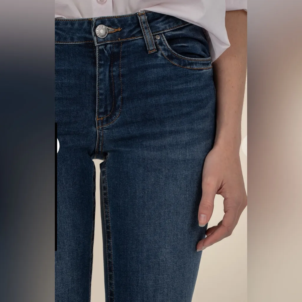 Kut From the Cloth Women's Stevie Straight Leg Medium Blue Wash Jeans Size 2 NWT - Image 4