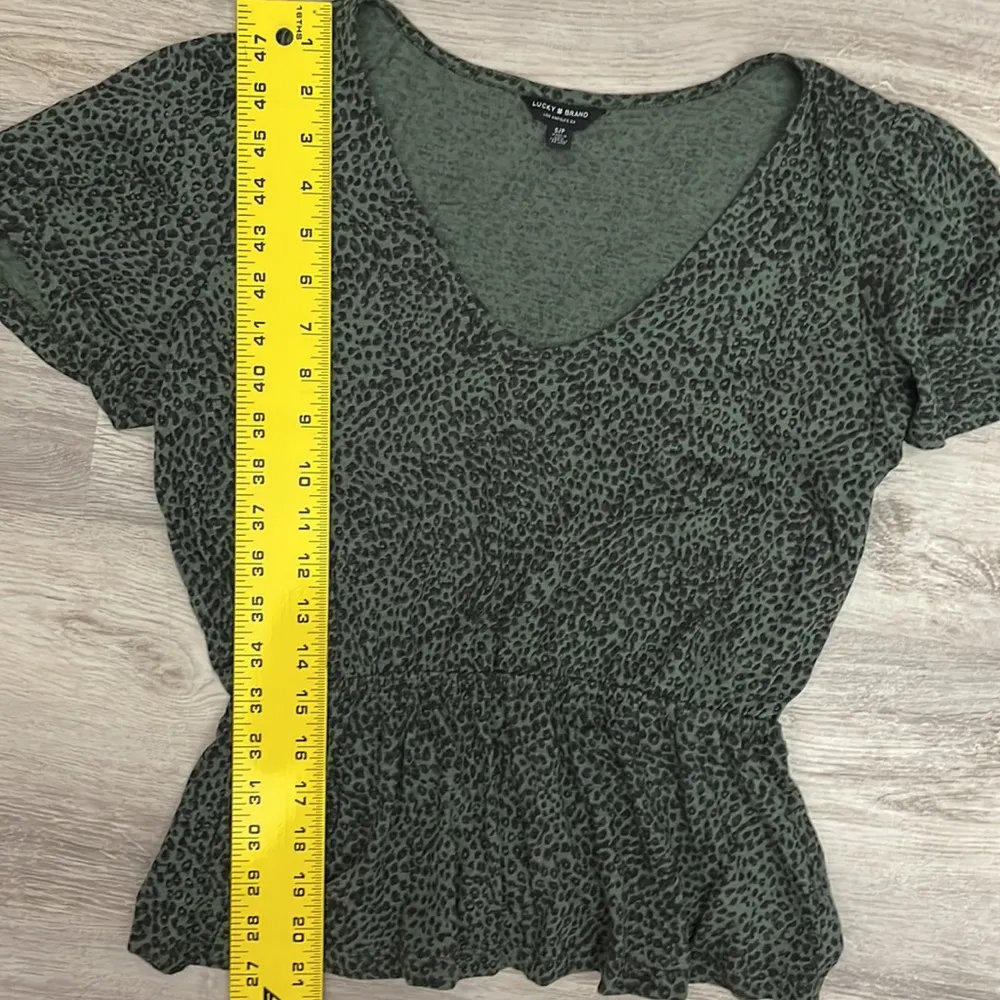 Green & Black Animal Print Short Sleeve V-Neck Elastic Waist Tee S - Image 9