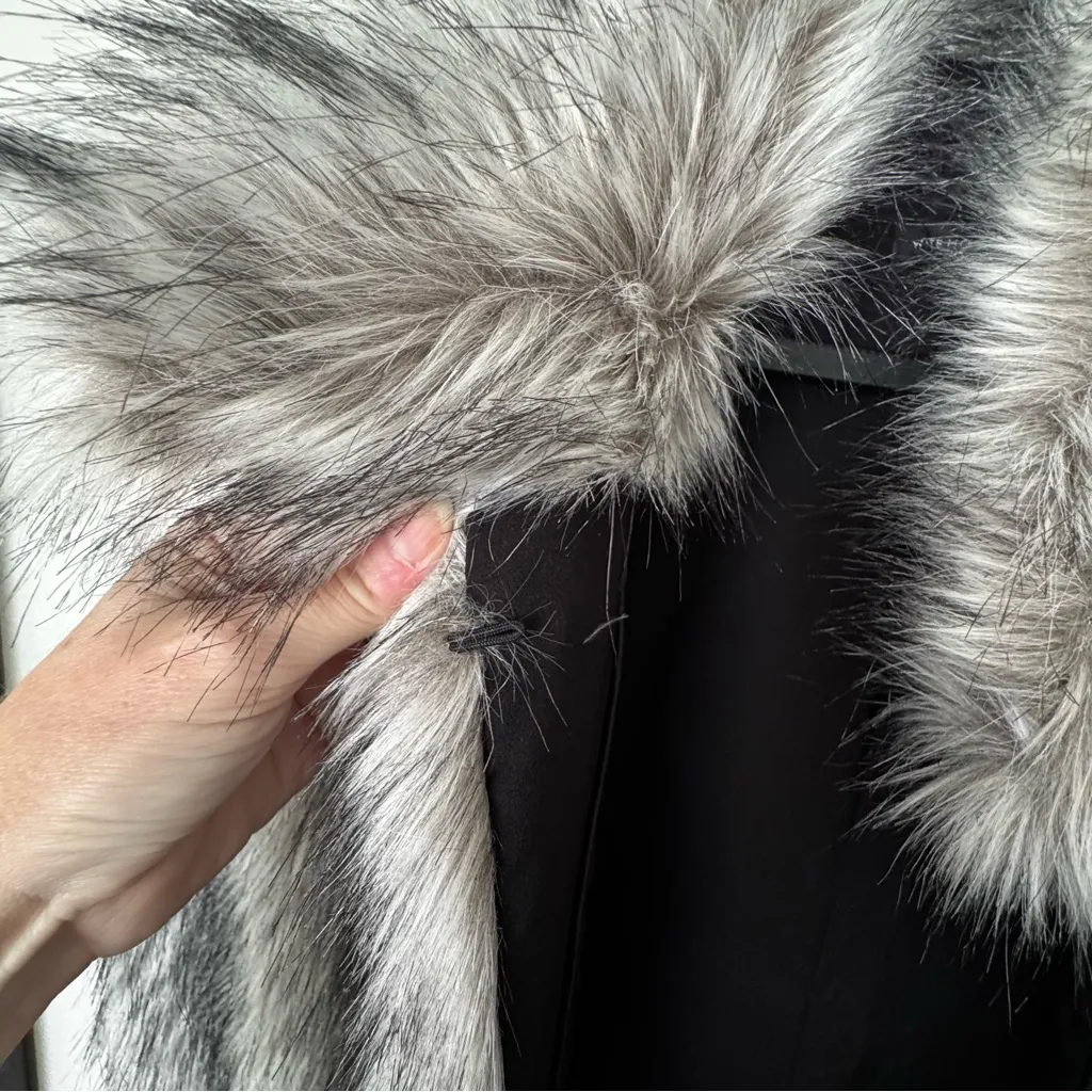 White House Black Market Faux Fur Gray Vest Size XL - Image 8