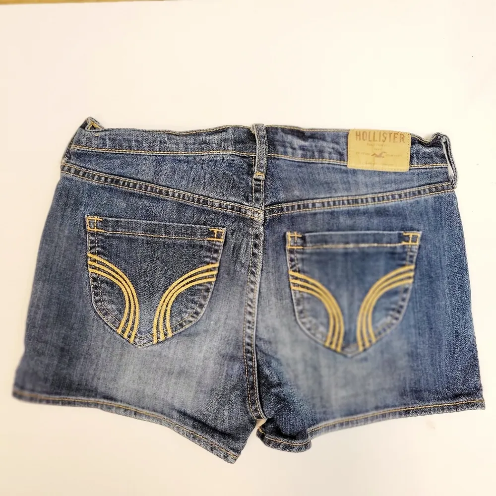 Hollister California Women's Blue Denim Stretch Low Rise Shorts Sz 1 - Image 2