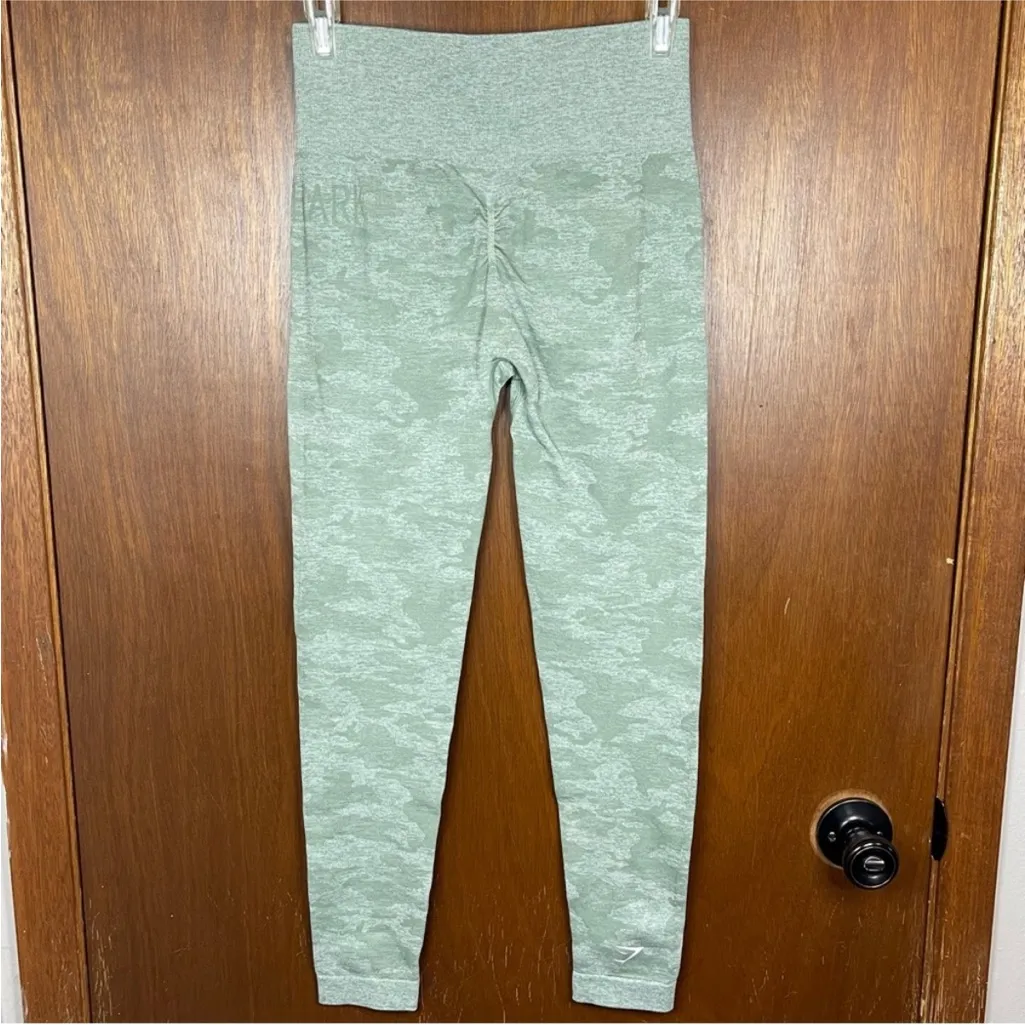 Gymshark Woman’s Scrunch Butt Athletic Green Camo Activewear Leggings Size Small - Image 5