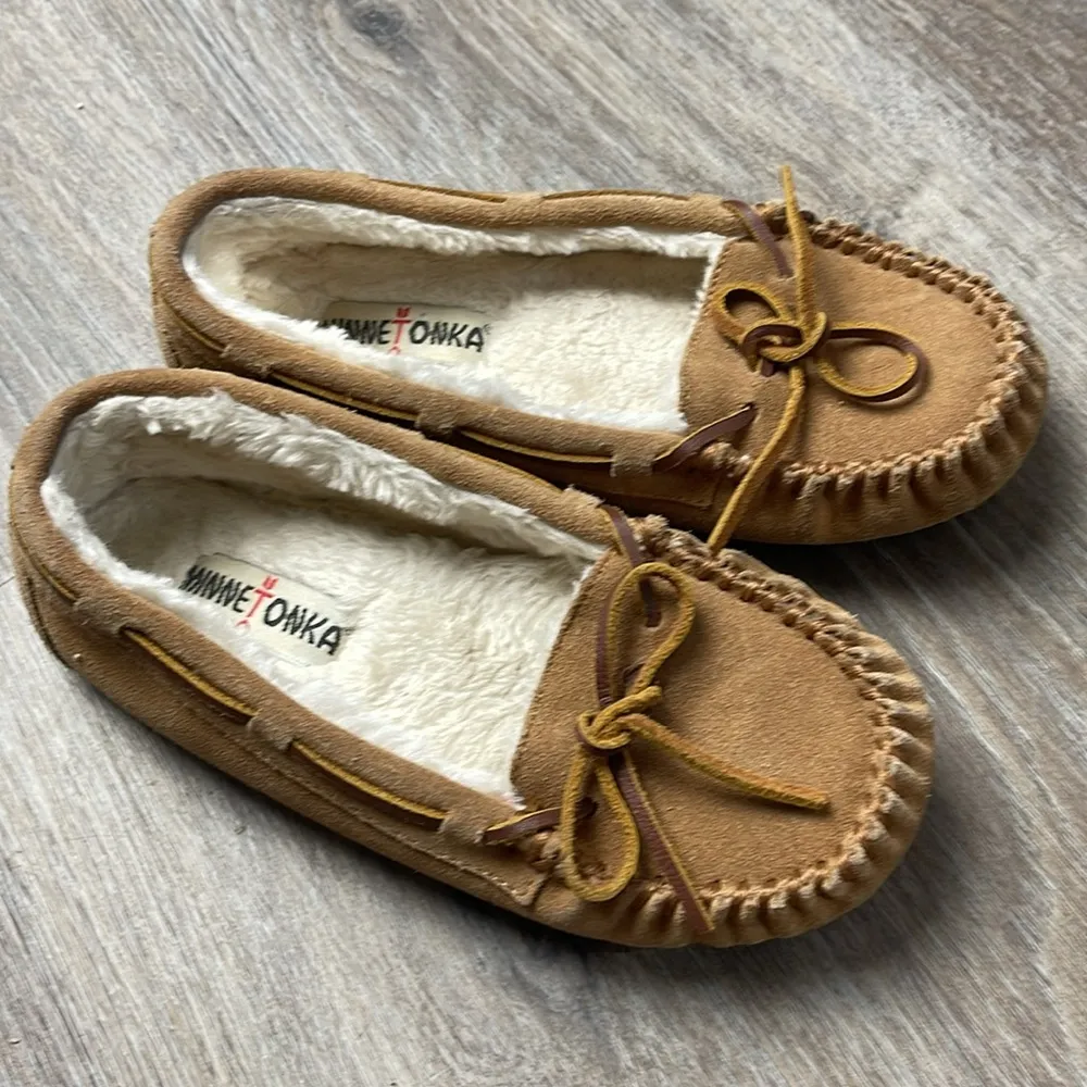 Minnetonka “Callie” Leather Moccasin Slippers Size 6 - Image 6