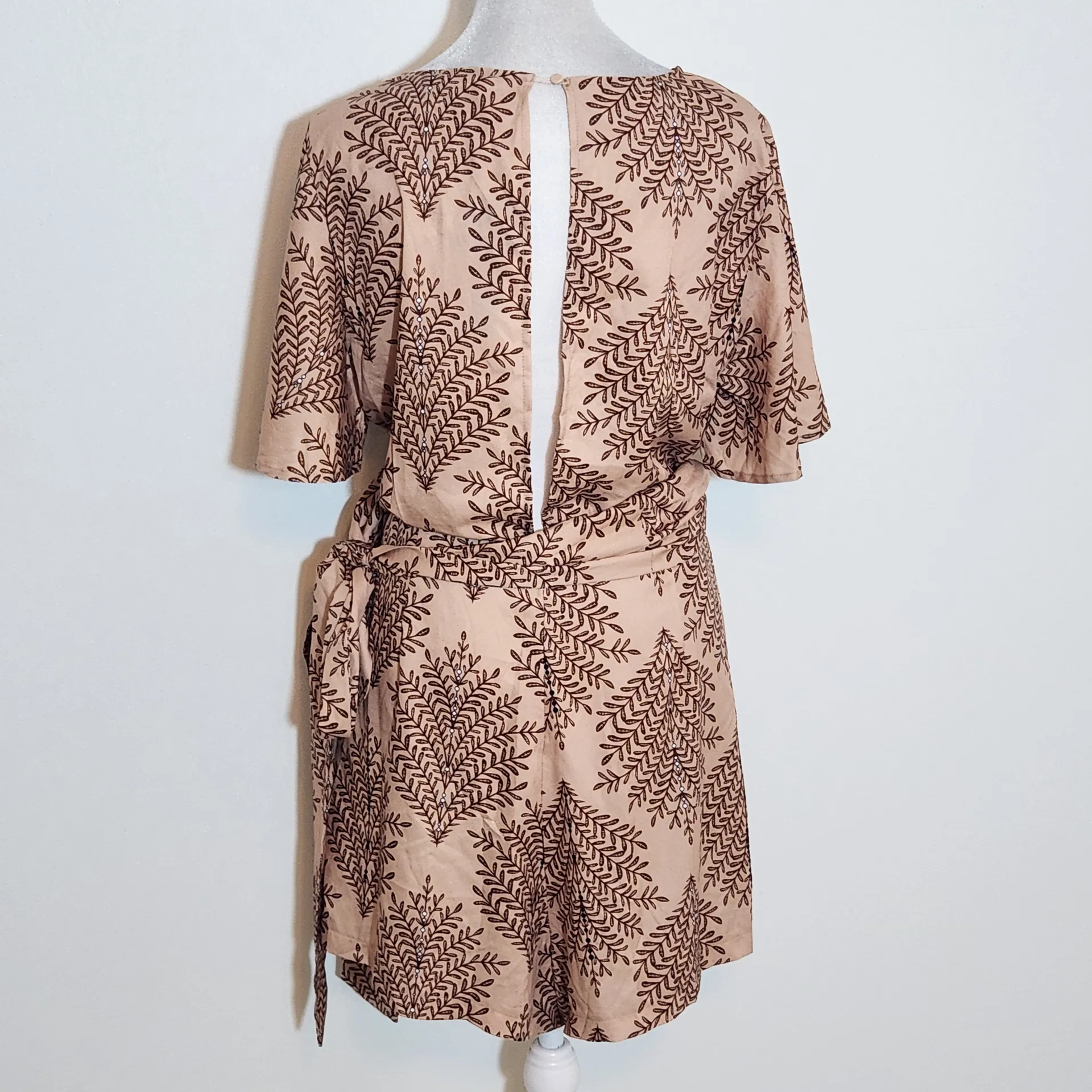 Cupshe Brown Wrap-Style Romper NWT Size Large Cupshe Leaf Print Romper - Image 6