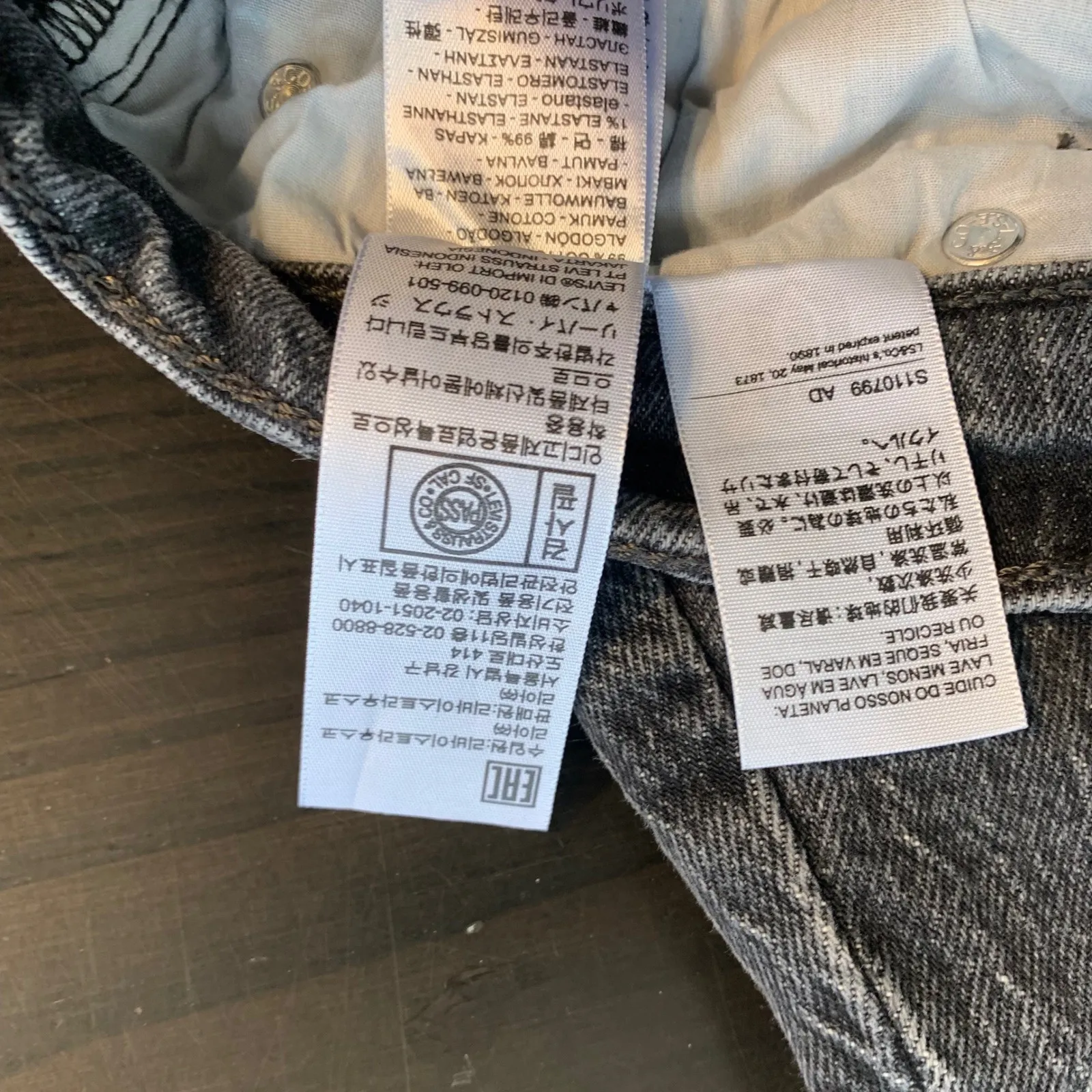 Levi's 70s High Flare Boho Jeans Black Denim Women's Size 30 31" Inseam Retro - Image 7