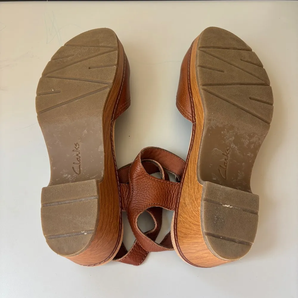 Clarks Paizlee Bay Tan Leather Brown Mules with Wooden Platform Size 9 - Image 8