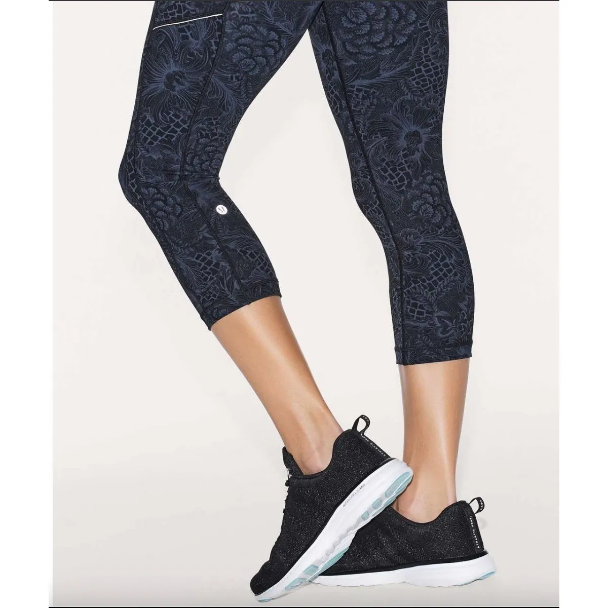 Lululemon Speed Up Crop 21 Nouveau Mach Blue Black Floral Leggings Size 2 XS - Image 10