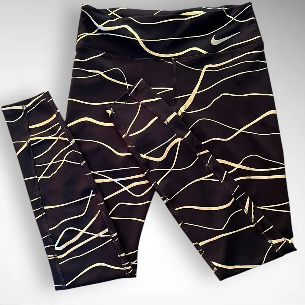 NIKE Women's‎ Icon Clash Fast Dri-Fit Black and Gold Leggings Size Small | EUC - Image 5