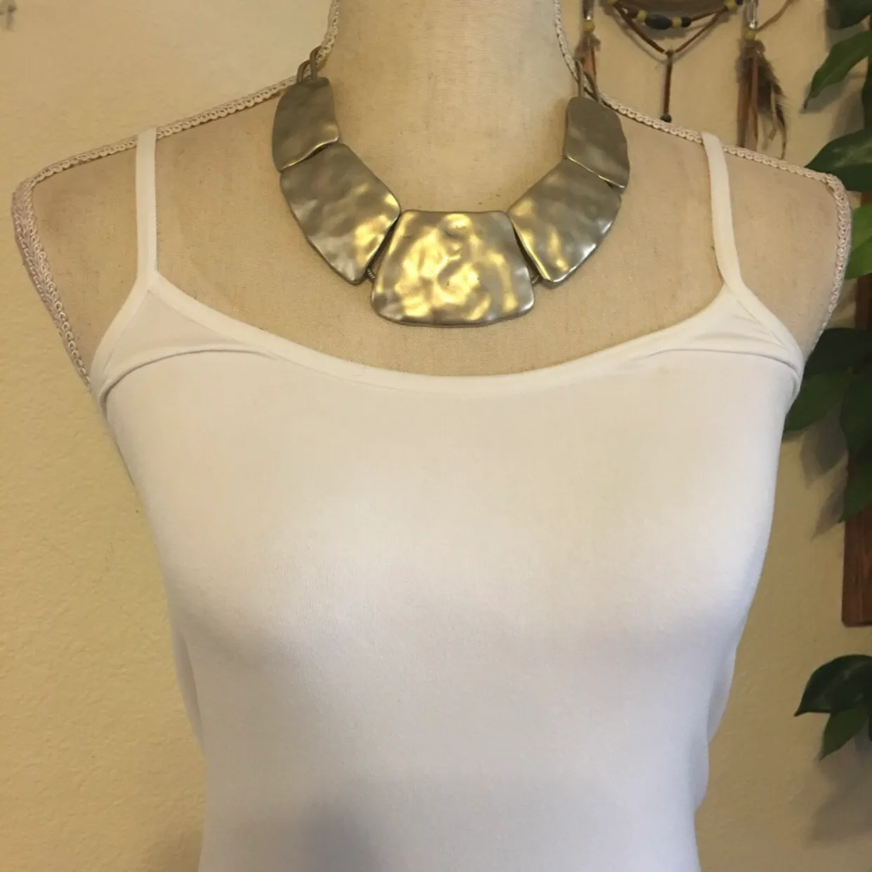 St Thomas bold medieval hammered disc necklace Silver - Image 3