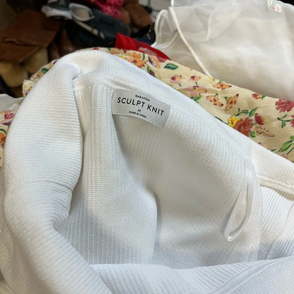 Aritzia Babaton Sculpt Knit Off-Shoulder Crop Top – Size M - Image 6