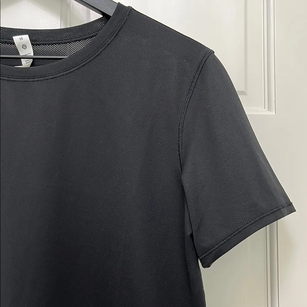 Lululemon Mesh Black Short Sleeve T-Shirt - Size 10 - Image 5