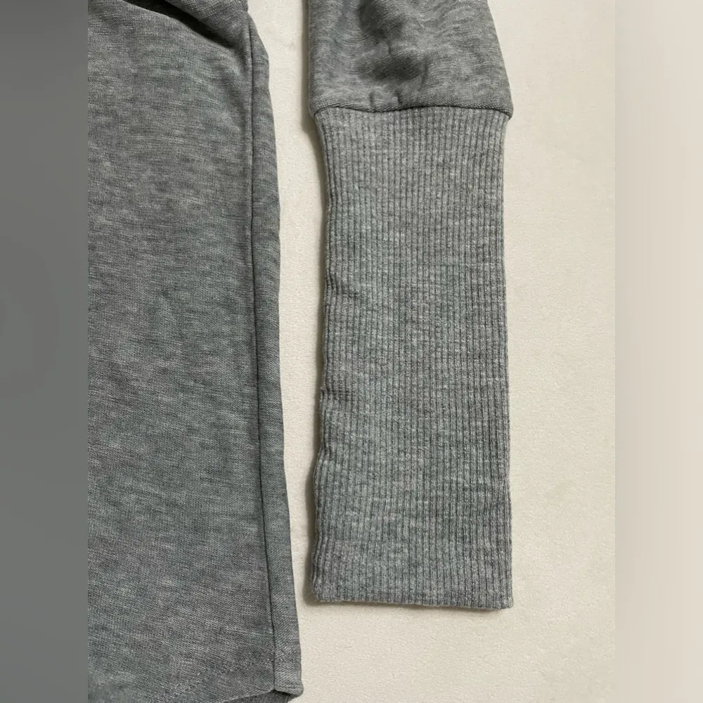 NWT Chaser Light Weight Hoodie Pullover Grey Color Size S Very Soft - Image 4