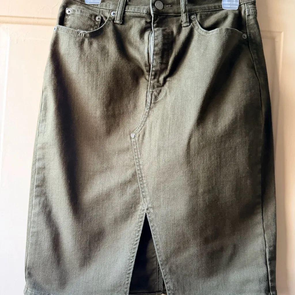 Banana Republic Olive Pencil Skirt - Image 6