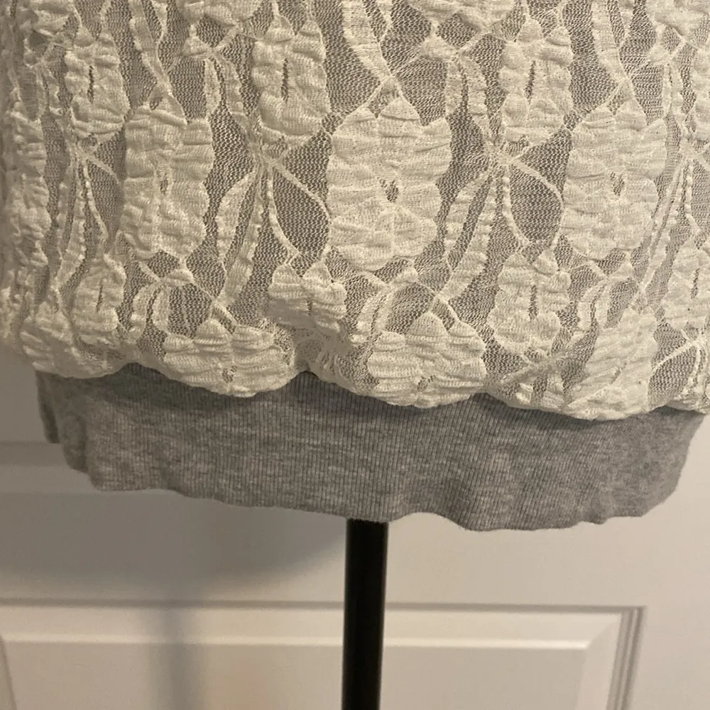 Bordeuax| Grey/cream short sleeve, scoop neck top with lace overlay - Image 6