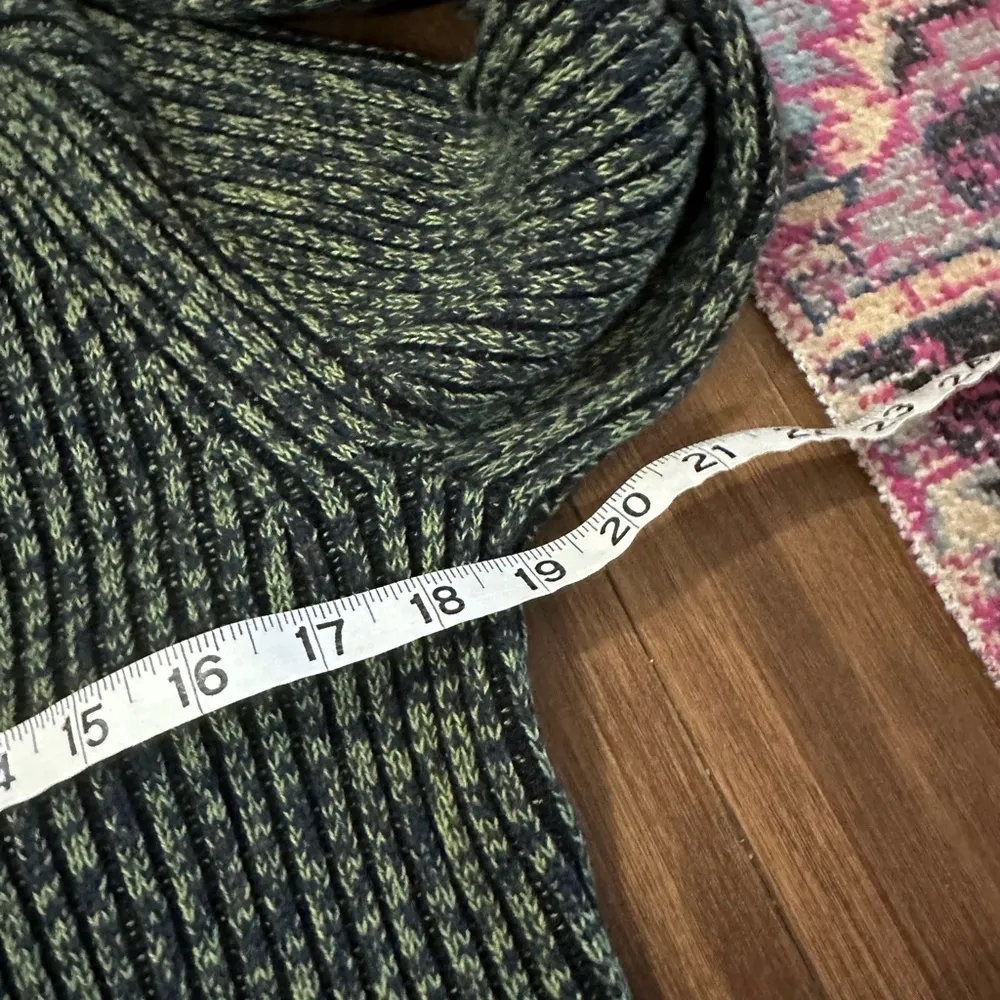 Lululemon Cotton-Cashmere Blend Mock Neck Sweater
Green Navy Black 
W3GKGS
Sz 4 - Image 8