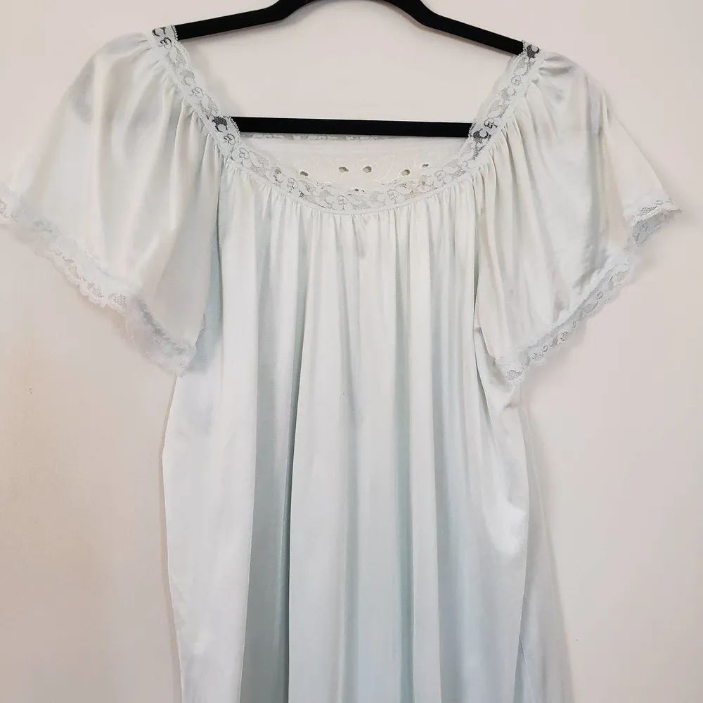 Vintage Nylon Midi Length Nightgown Baby Blue Embroidered Short Sleeve Sz Small - Image 5