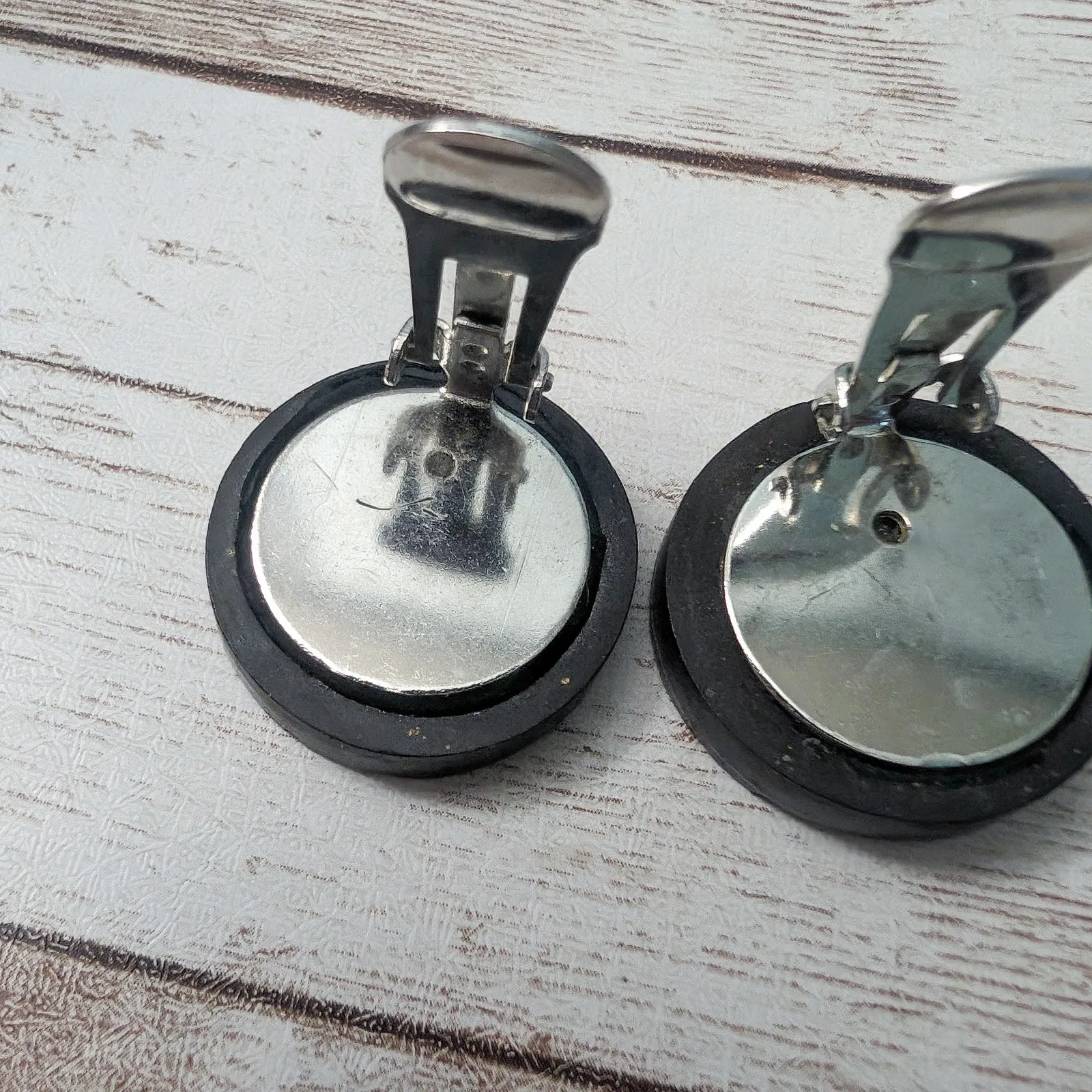 Vintage Clip On Earrings - Image 8