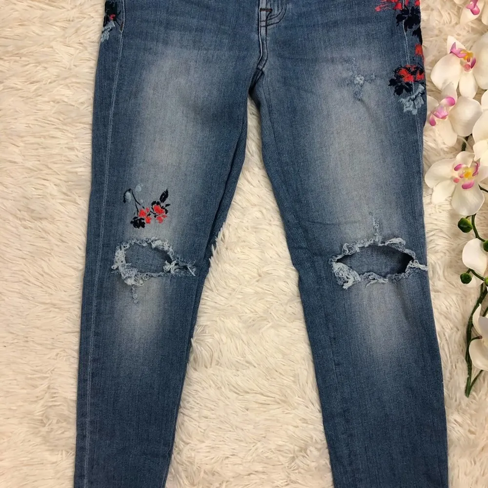 RARE 7FAMK Pyper Crop in Fire Red Floral Embroidered Distress Bohemian Jeans 26 - Image 8