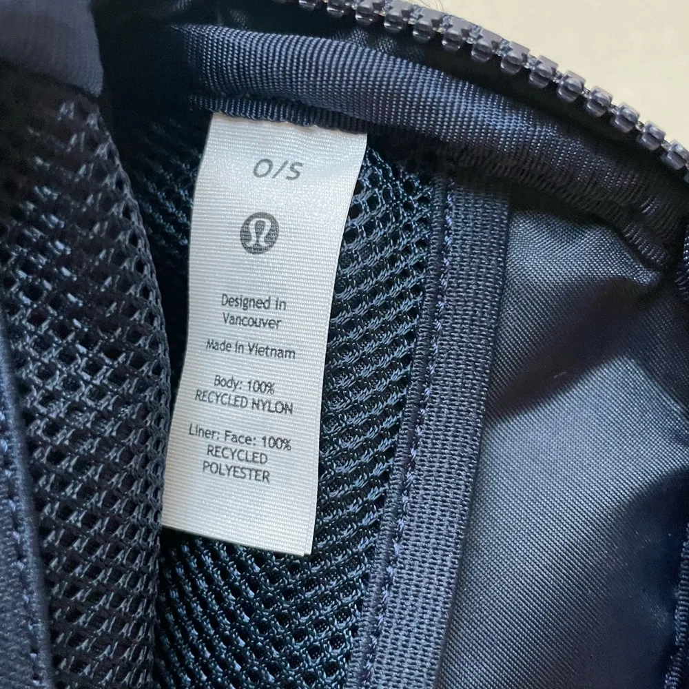 Lululemon Everywhere Belt Bag 1L - True Navy - Image 10