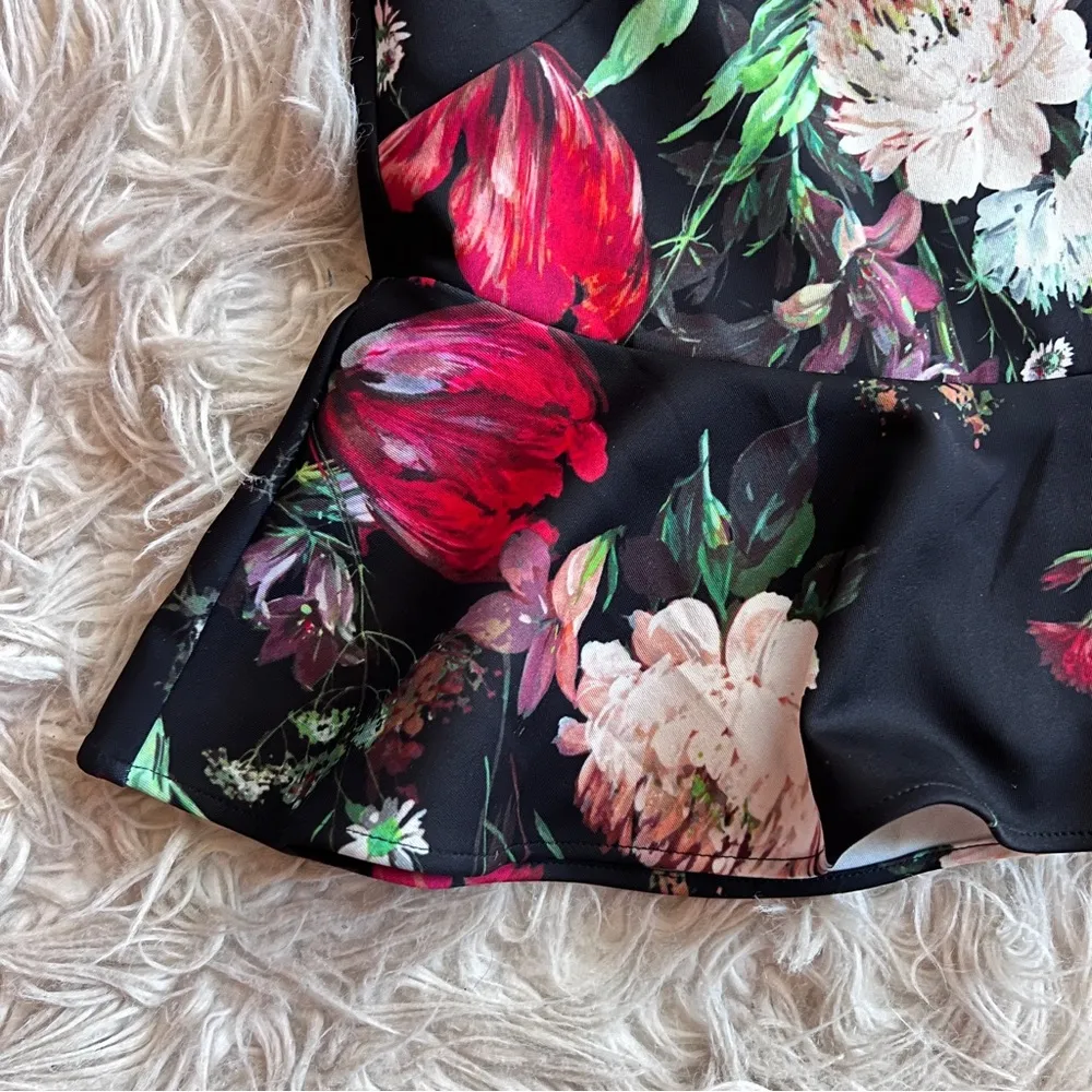 Express red floral ruffle hem mini skirt - Image 3