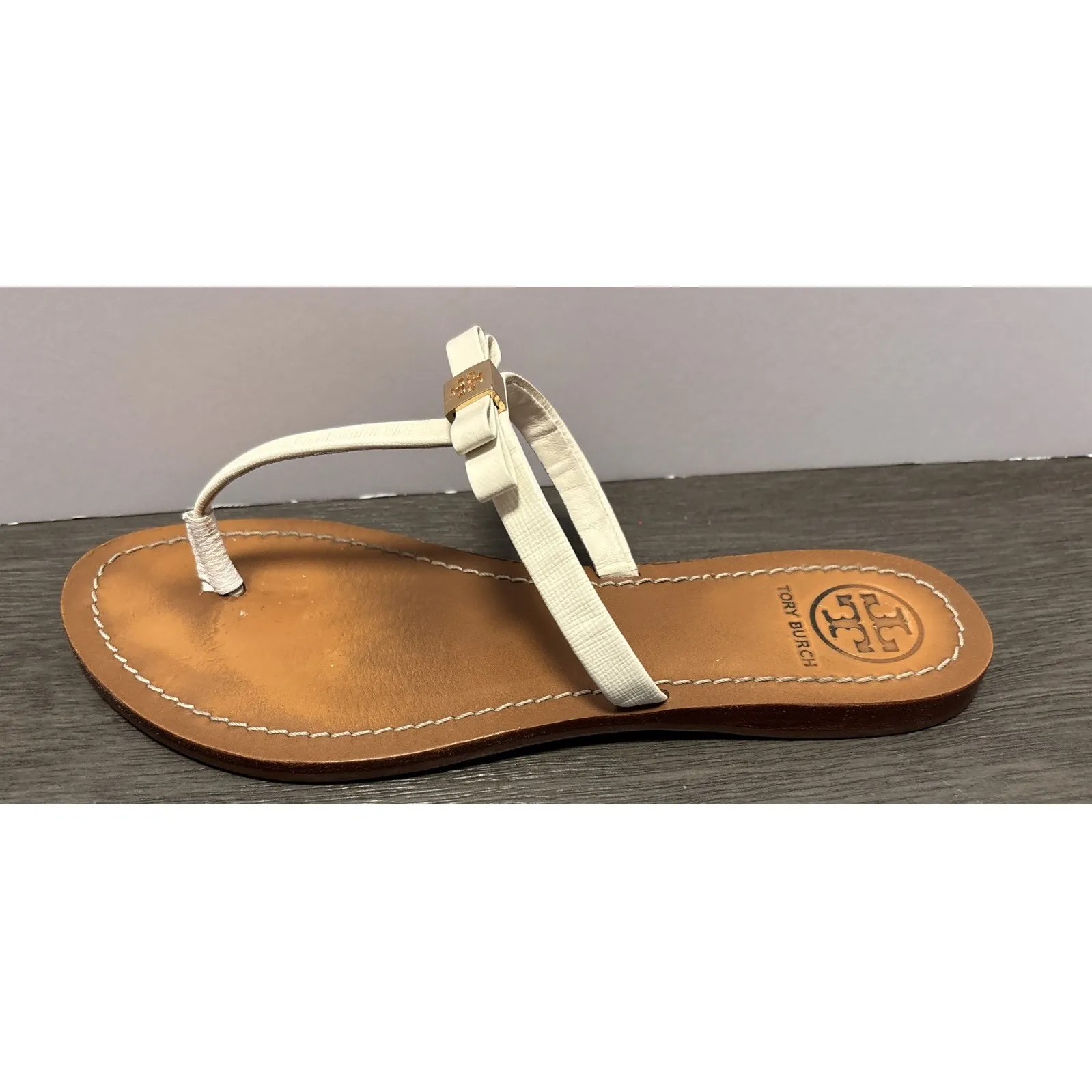 TORY‎ BURCH Leighanne FlatThong-Patent Saffiano Sandal Size 9 - Image 5