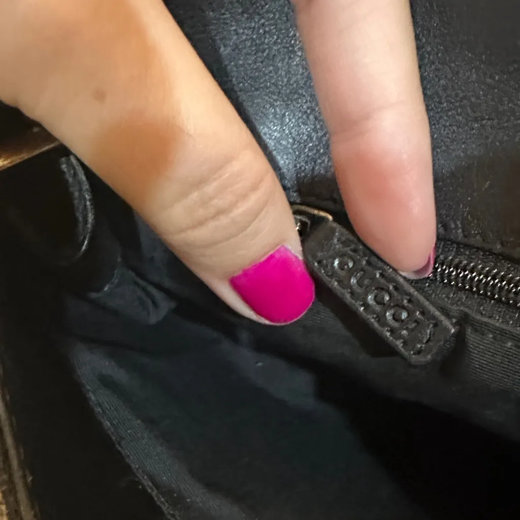 Gucci Signature Messenger Bag - Image 16