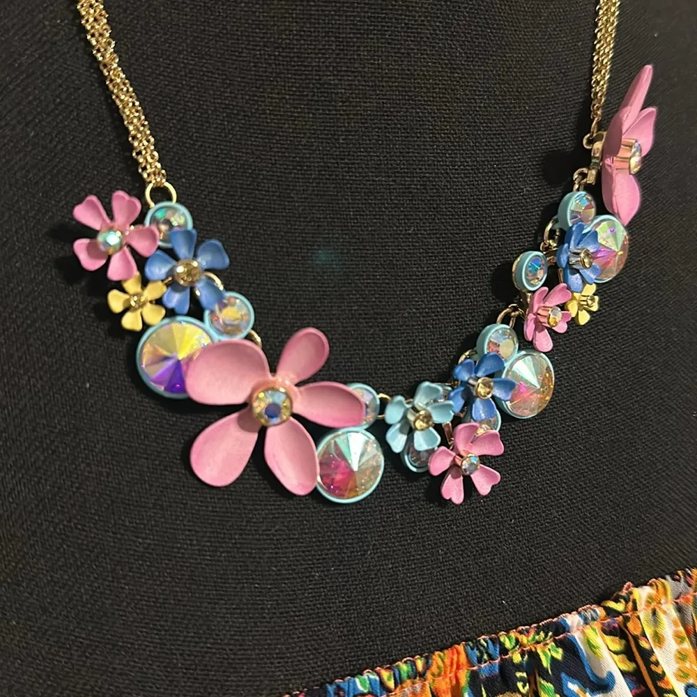 Betsey Johnson  floral necklace NWT - Image 6
