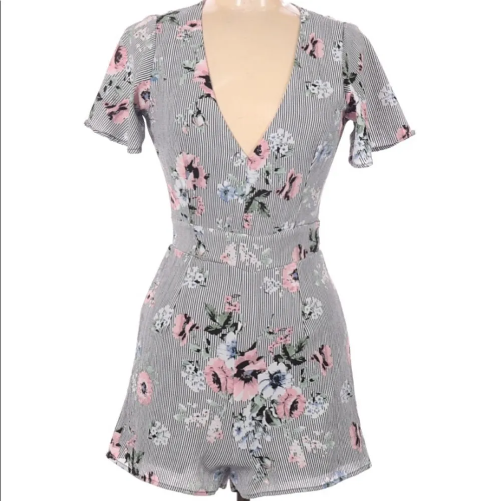 CRYSTAL DOLL juniors size 7 flirty striped romper - Image 2