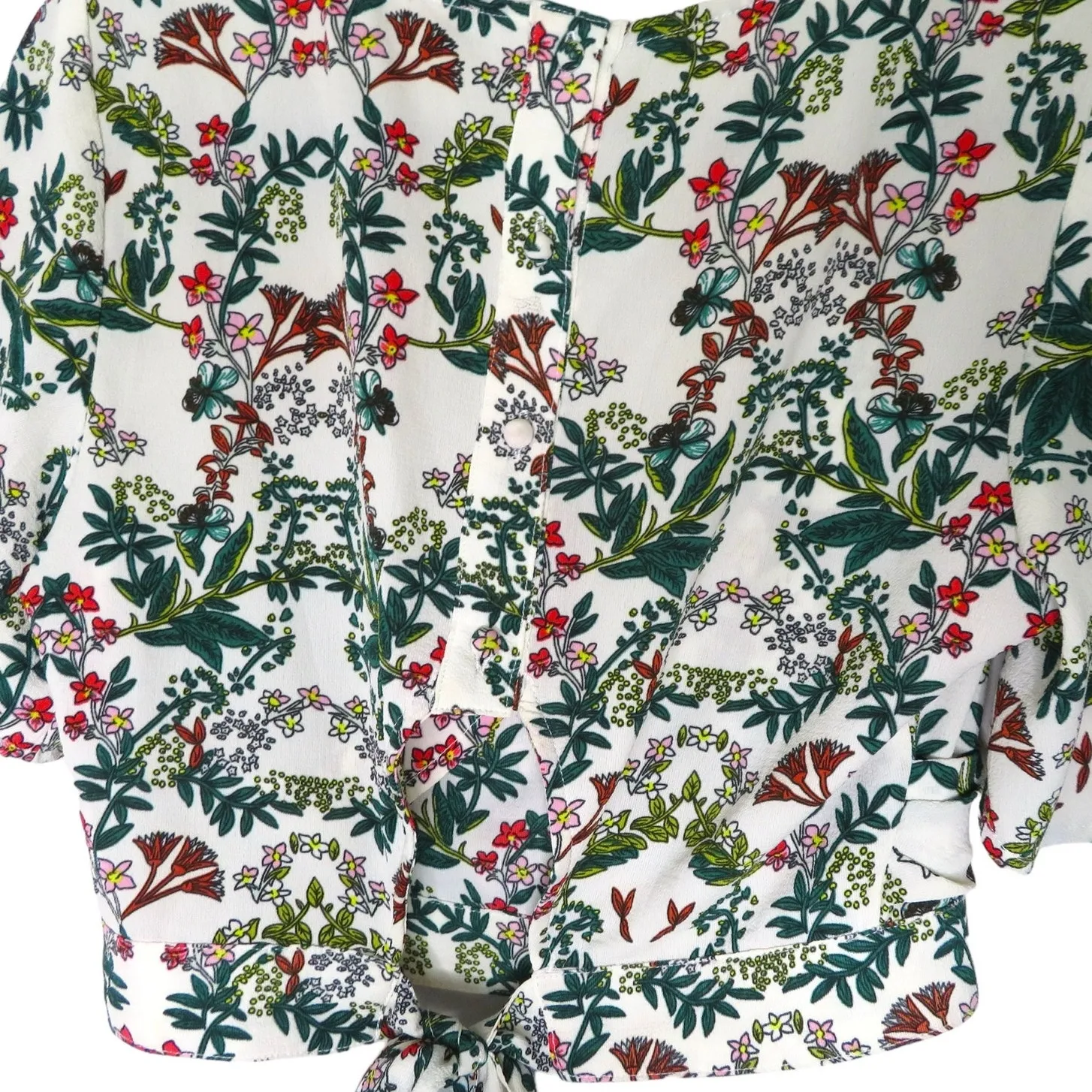 White % Red Floral V-Neck Short Sleeve Blouse Size Small NWOT - Image 4