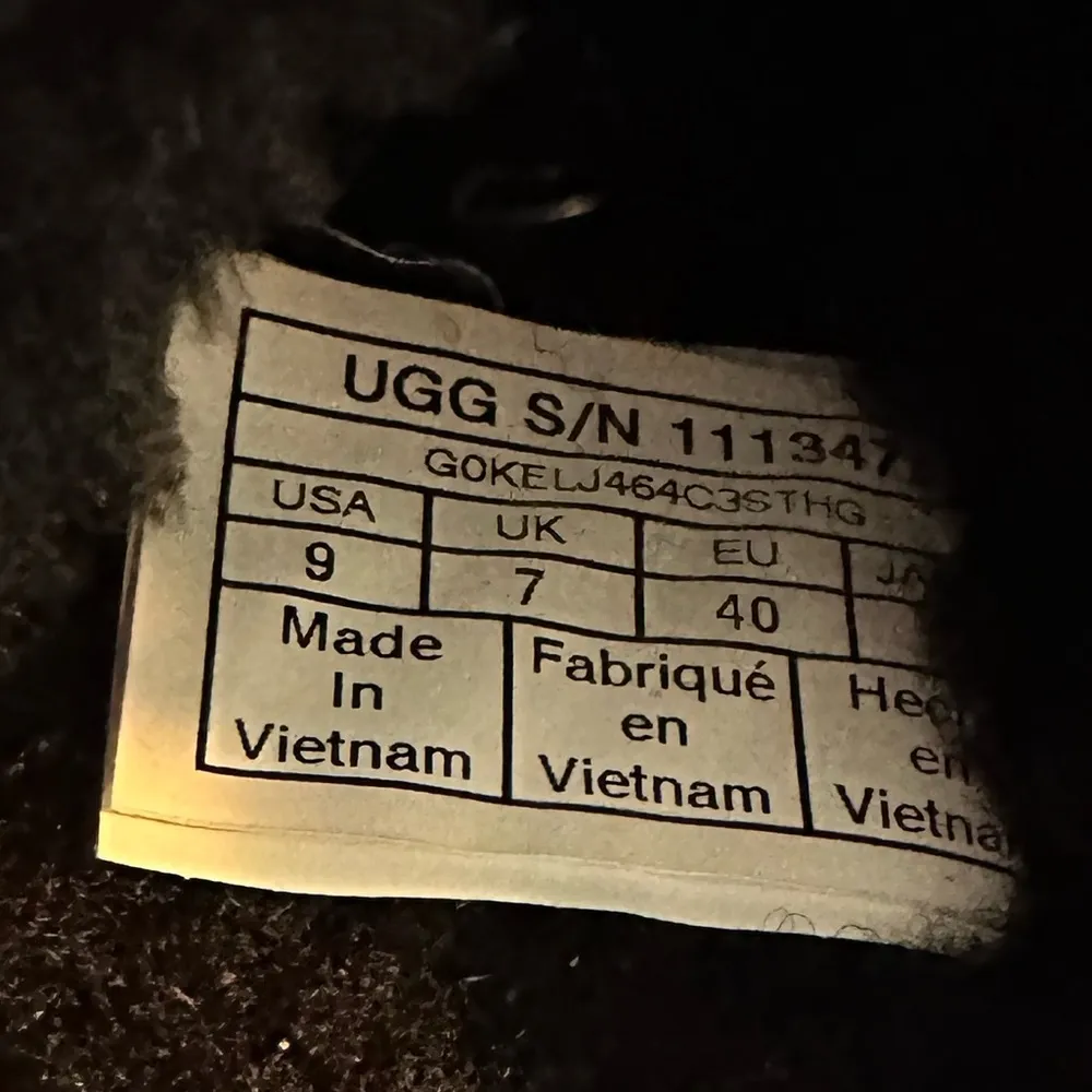 UGG Fluffita Black Platform Sandal size 9 - Image 8