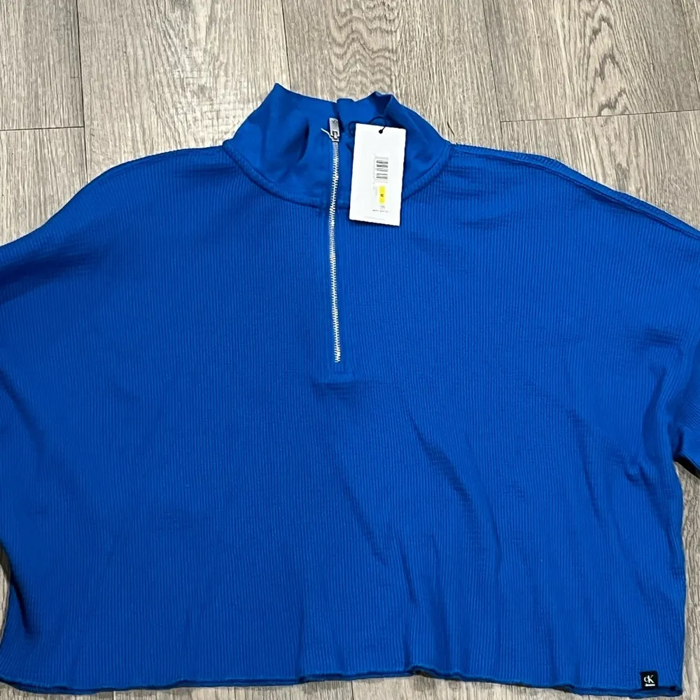 NWT Women’s Calvin Klein 1/4 zip pullover cropped top Blue Size Medium - Image 2