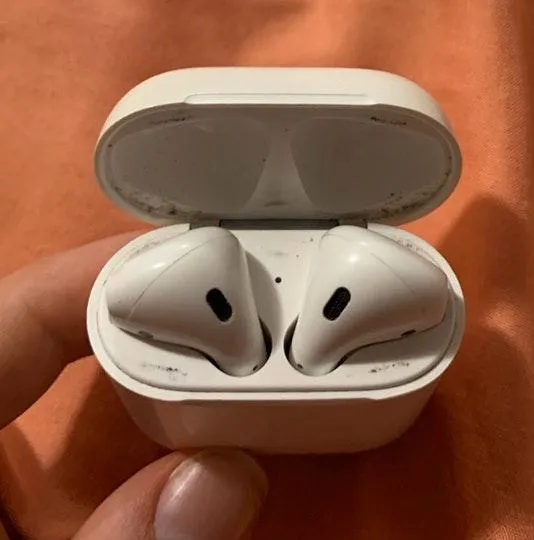 Apple AirPods - Image 2