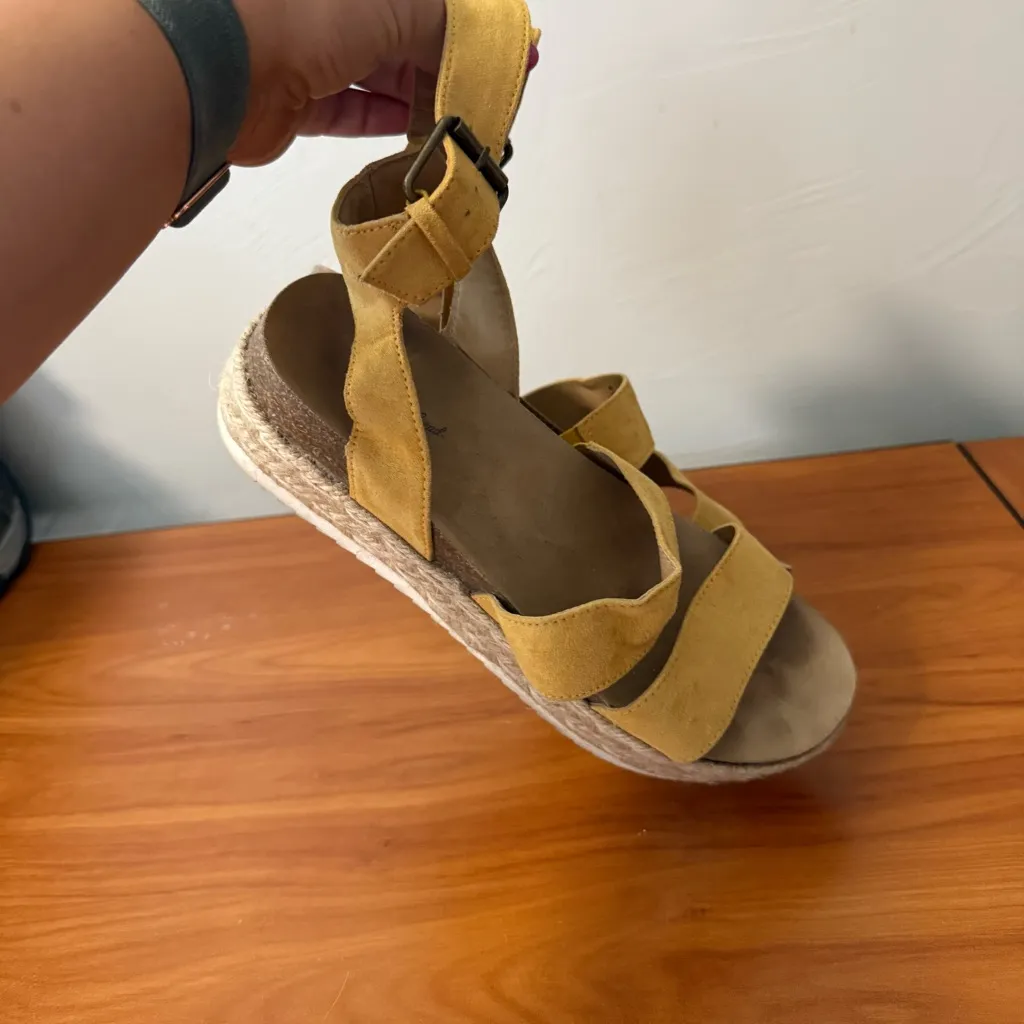 Universal Thread Mustard Yellow Espadrille Platform Strappy Gladiator Sandal 8.5 - Image 4