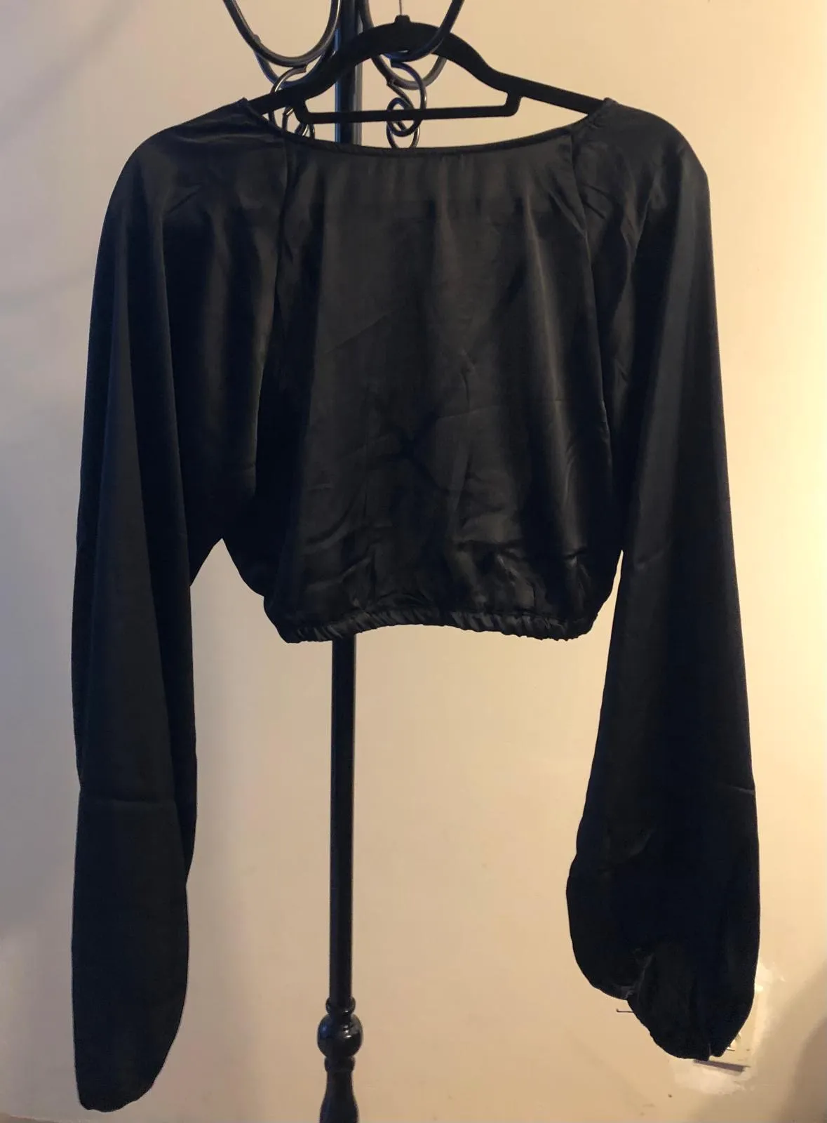 WeWoreWhat Long Sleeve Billow Backless crisscross Black Top Size Med NWT - Image 4