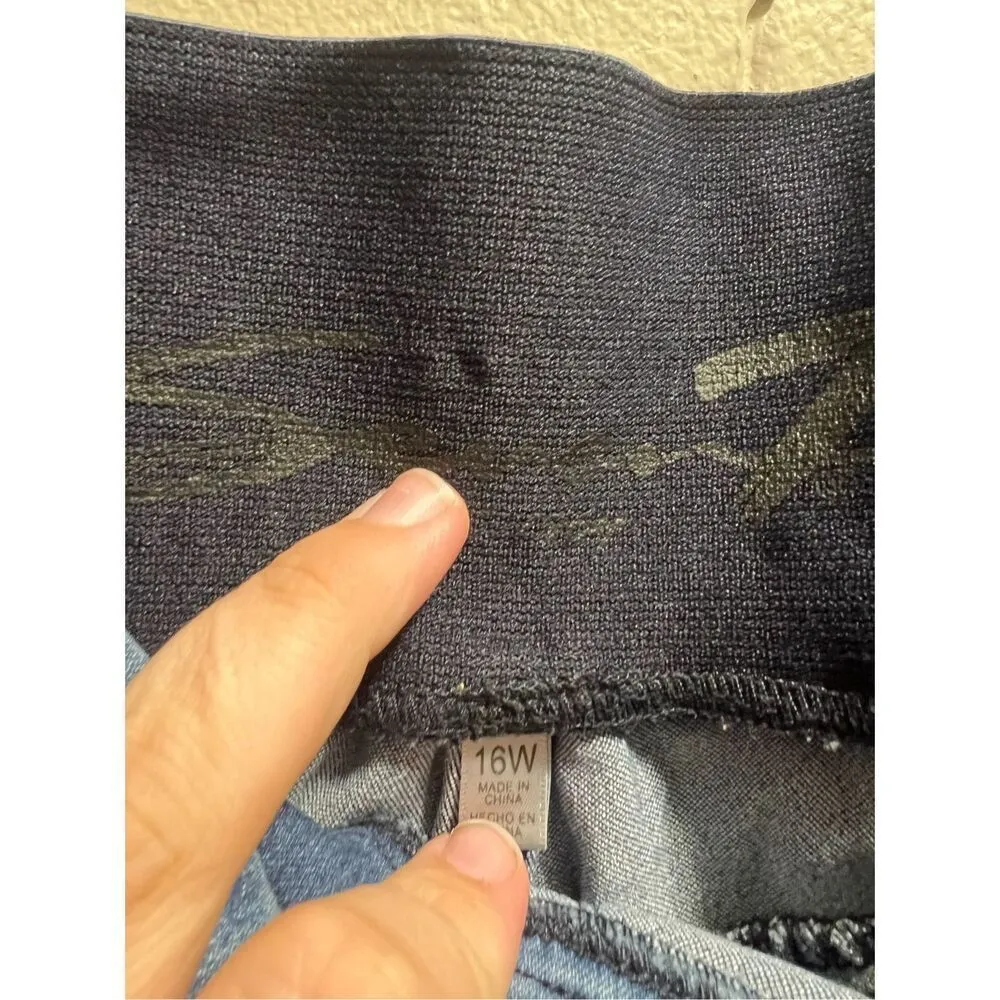 Seven7 Woman’s Pull On Blue Jeans Size 16W - Image 9